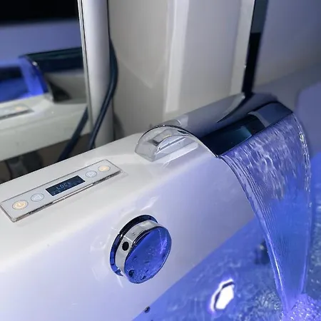 Lägenhet Appartement Romantique Avec Jacuzzi A Evry Courcouronnes