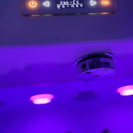 Lägenhet Appartement Romantique Avec Jacuzzi A Evry Courcouronnes