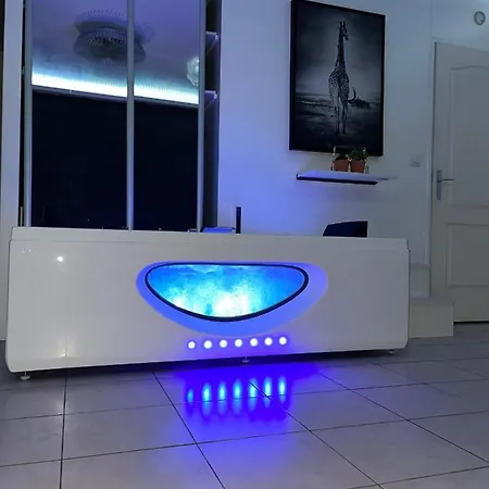 Appartement Romantique Avec Jacuzzi A Evry * Courcouronnes