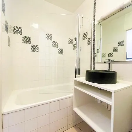 Appartement Romantique Avec Jacuzzi A Evry Lägenhet *